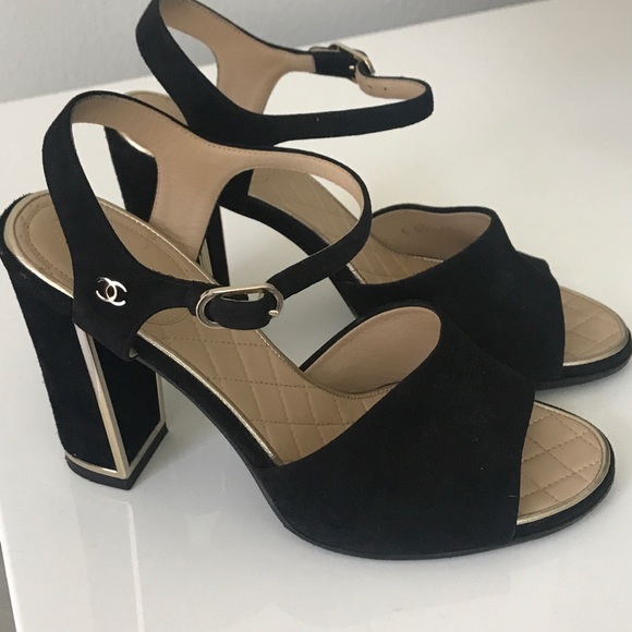 CHANEL Shoes - Chanel good as new heels !